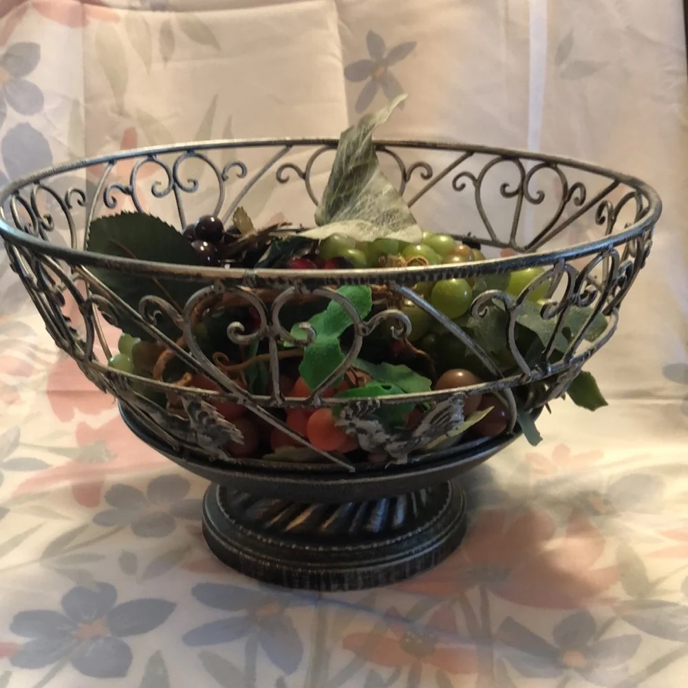 Vintage Boho Rooster Black/Silver Metal Fruit/Egg/Vegetable Bowl/Basket 7”x12”